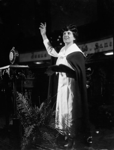 Aimee Semple McPherson, Angelus Temple