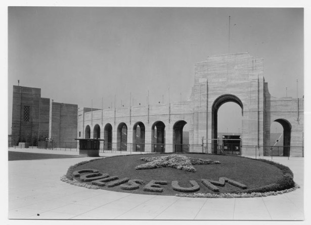 Los_angeles_memorial_coliseum_1920s