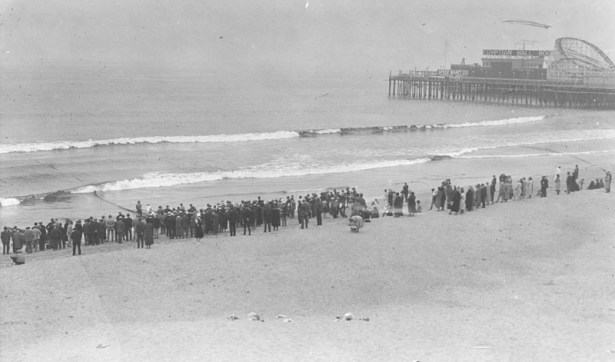 Aimee Semple McPherson, Angelus Temple