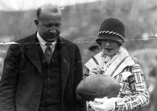 knute_rockne_sally_o'neil_football_1926
