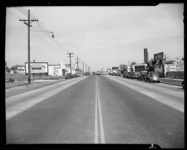 Slauson Avenue in April 1940, photographed by Dick Whittington. 